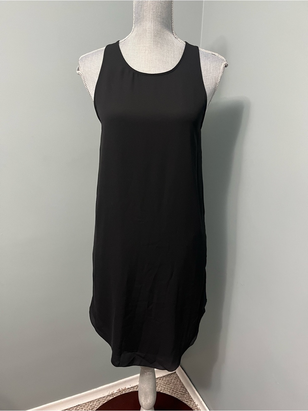 WILFRED Aritzia Sebatier Black Sleeveless Shift tank Dress Size small summer